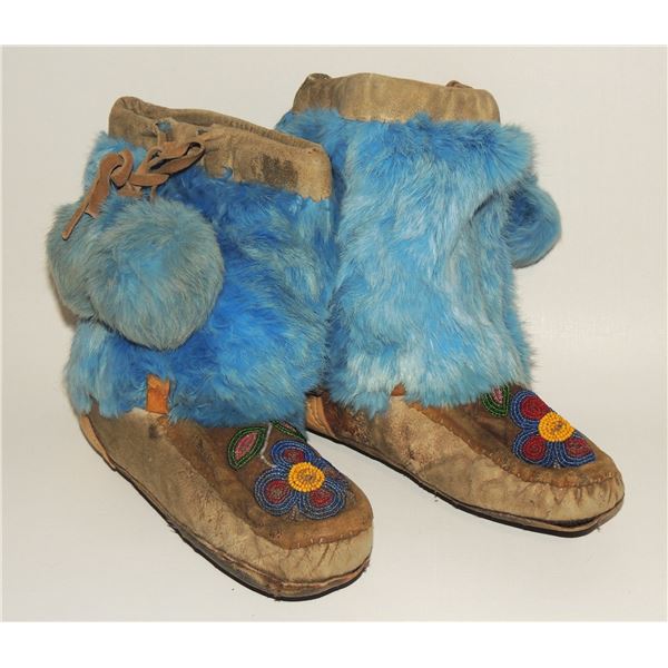 #165 Canadian Aboriginal Boots w/ Blue Fur