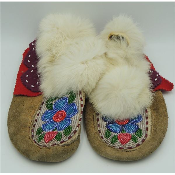 #166  Canadian Aboriginal Moccasins Beaded Flowers