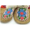 Image 5 : #166  Canadian Aboriginal Moccasins Beaded Flowers
