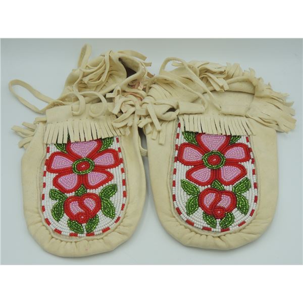 #170 Canadian Beaded Aboriginal Moccasins Floral