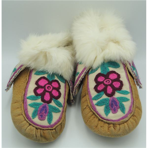 #171 Canadian Aboriginal Moccasins Stitched Design