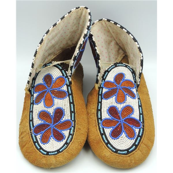 #172 Canadian Aboriginal Moccasins Floral 1900's