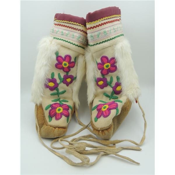 #176 Canada First Nations Fur Boots Floral Design