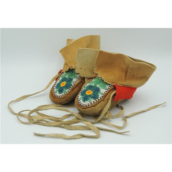 #190 First Nations Children's Moccasins Floral