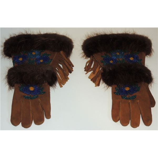 #197 1900's Canada First Nations Gloves Floral