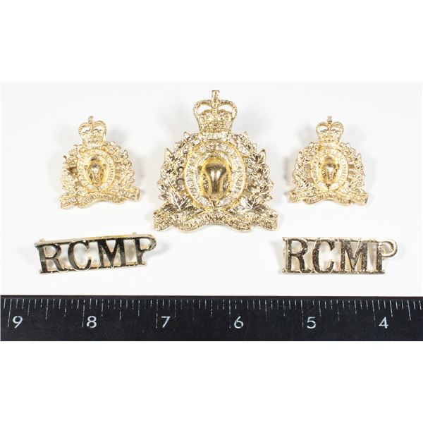 #267 STAYBRITE RCMP CAP BADGE COLLAR SHOULDER SET