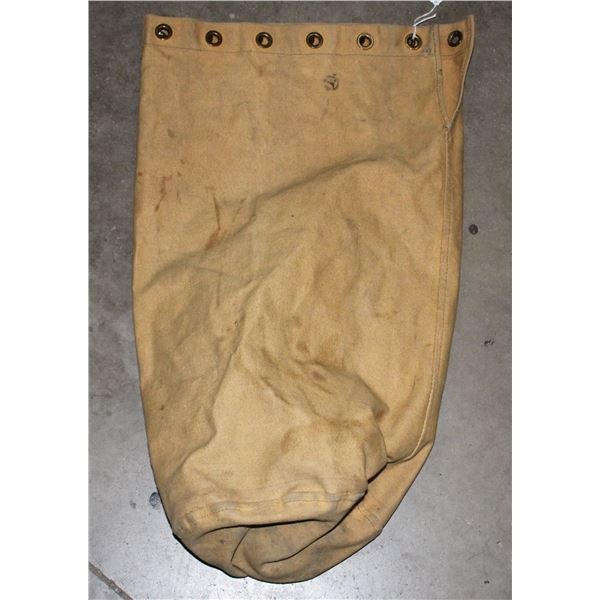 #553 WW2 CANADIAN 1940 C.H. PETCH MILITARY BAG