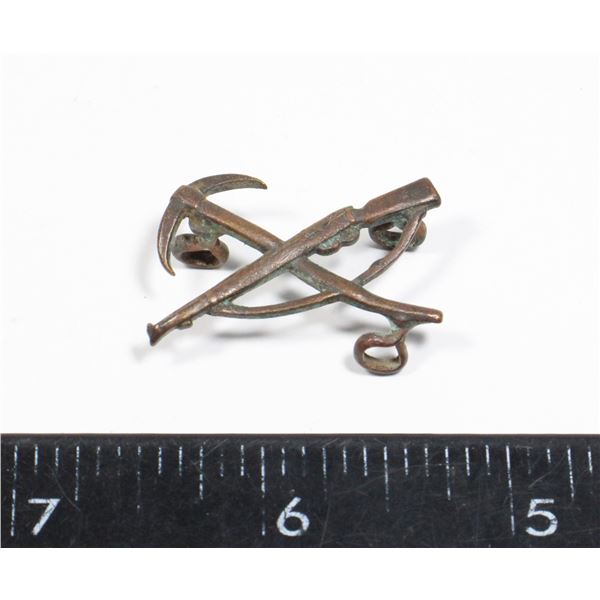 #617 WW1 CANADIAN PIONEER BATTALION COLLAR BADGE