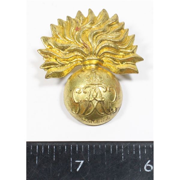 #629 WW2 CANADIAN GRENADIER GUARDS CAP BADGE