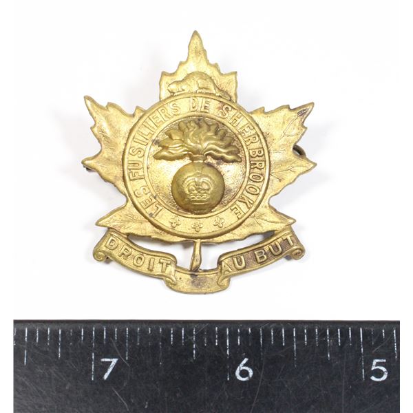 #653 WW2 LES FUSILIERS DE SHERBROOKE CAP BADGE