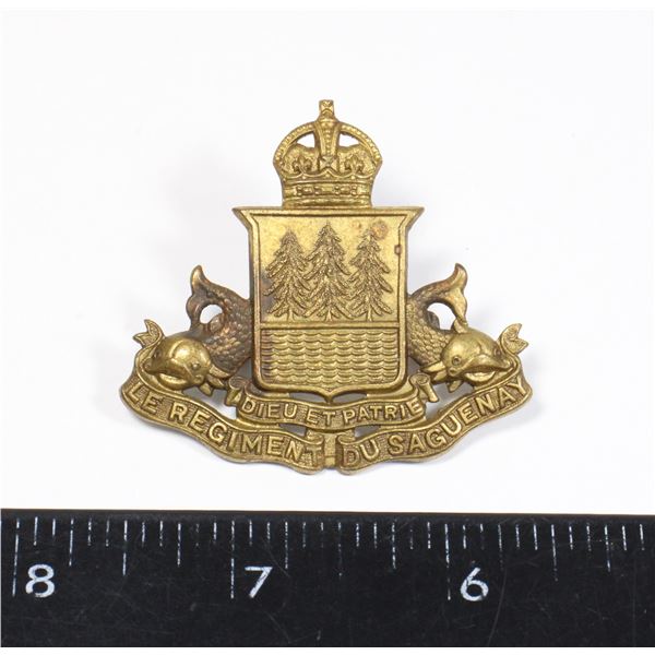 #664 WW2 LE REGUNEBT DY SAGUENAY CAP BADGE SCULLY