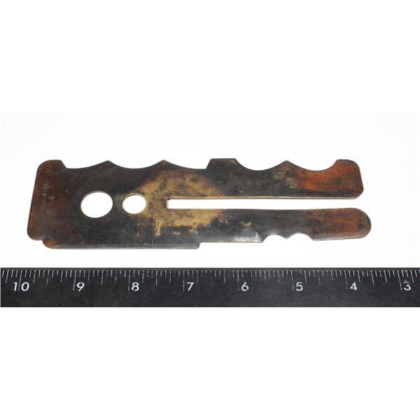 #716 BRITISH BUTTON POLISHER 1951 AM KOREAN WAR