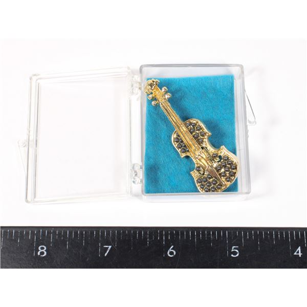 #1562 VINTAGE VIOLIN PIN WITH CASE
