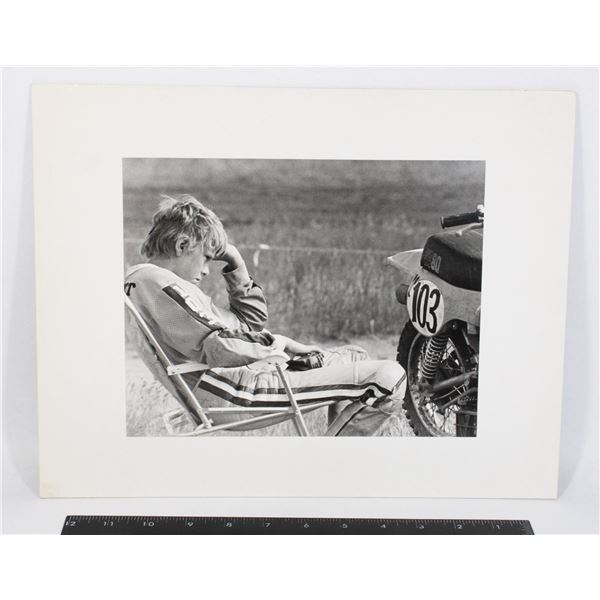 #1673 ORIGINAL 1970S DIRT BIKE RACE RESTING PHOTO