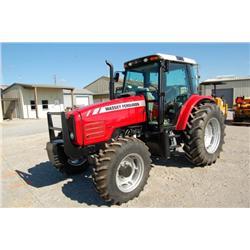MASSEY FERGUSON 5465 4 X 4 S/N P073020 (05 YR) 125 HP, 3 PTH, PTO, shuttleshift, triple hyd remotes,