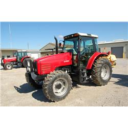 MASSEY FERGUSON 5465 4 X 4 S/N P067054 (05 YR) 125 HP, 3 PTH, PTO, shuttleshift, triple hyd remotes,