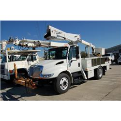 2004 INTERNATIONAL 4200 SIGN/BUCKET, S/N H664519, 6.0L diesel, auto, PS, AC, hyd boom, 38’ reach, ou