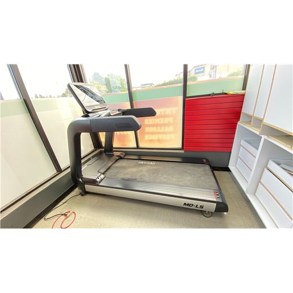MUSCLE D BRAND LED SCREEN COMMERCIAL TREADMILL.