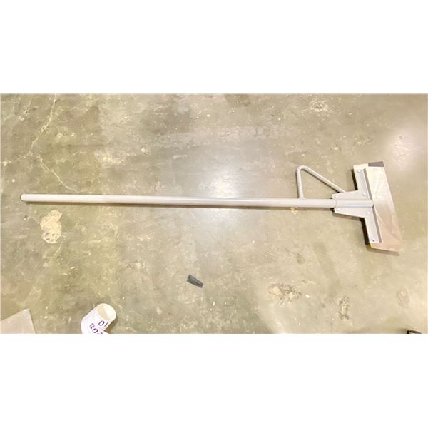 14 INCH METAL SCRAPER.