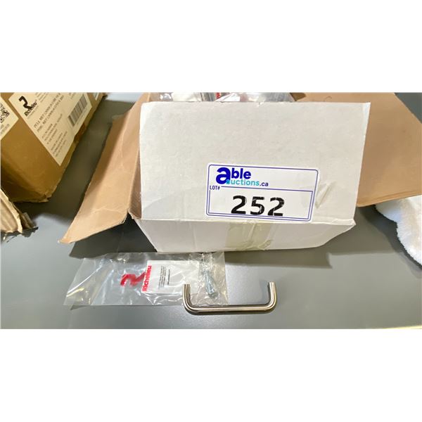 OVER 70 RICHELIEU CABINET DOOR HANDLES - MODEL BP33205195.