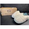 Image 1 : 1 Pair of SnugLeaves Women's Faux Wool Memory Foam Slippers - New (Size 11-12)