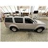 Image 12 : 2005 NISSAN PATHFINDER LE, GREY, 276948 KMS, FOUR WHEEL DRIVE. - B723989