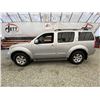 Image 23 : 2005 NISSAN PATHFINDER LE, GREY, 276948 KMS, FOUR WHEEL DRIVE. - B723989
