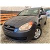 Image 1 : 2011 HYUNDAI ACCENT, GREY, 149743 KMS, FRONT WHEEL DRIVE. - J202842