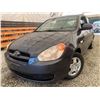 Image 1 : 2011 HYUNDAI ACCENT, GREY, 149743 KMS, FRONT WHEEL DRIVE. - J202842