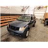 Image 4 : 2006 NISSAN PATHFINDER, BLUE, 226370 MILES, 4X4. - B620244