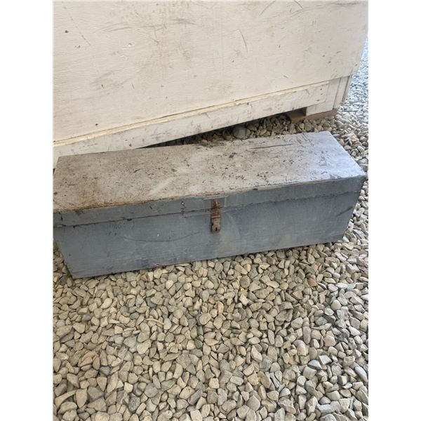 509 -- WOOD TOOL BOX