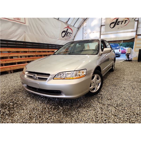 1999 HONDA ACCORD EX, GOLD, 300763 KMS, FRONT WHEEL DRIVE. NO RESERVE. - P804153