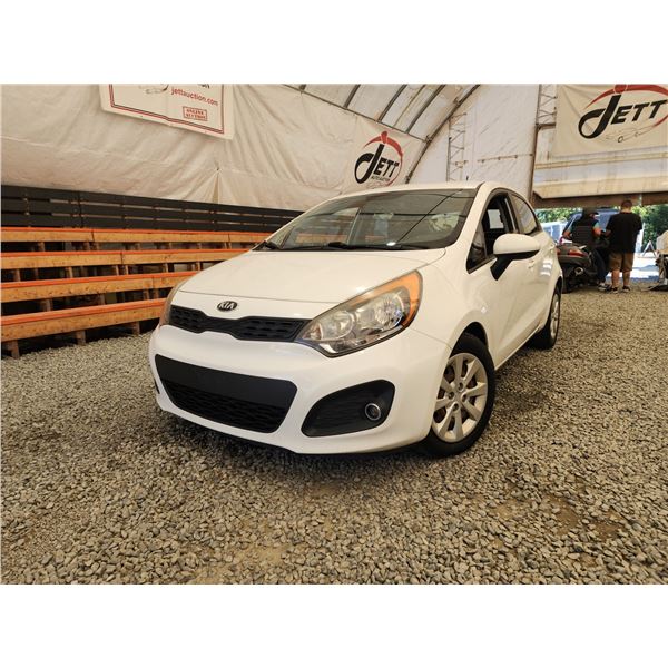 2013 KIA RIO, WHITE, 188538 KMS, FRONT WHEEL DRIVE. NO RESERVE. - D810889