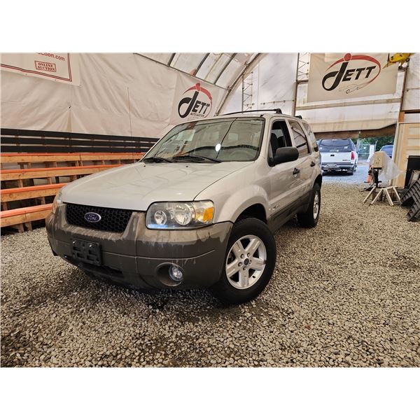2005 FORD ESCAPE, GREY, 226312 KMS, FOUR WHEEL DRIVE. - DD66169
