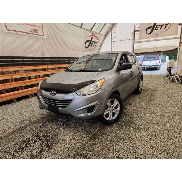 2010 HYUNDAI TUCSON, GREY, 239117 KMS, ALL WHEEL DRIVE. - D054044