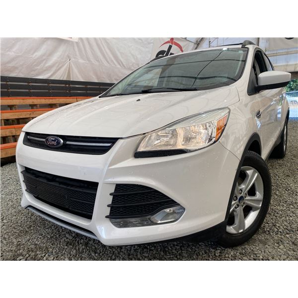 2014 FORD ESCAPE, WHITE, 271246 KMS, FRONT WHEEL DRIVE. - DD39253