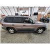 Image 12 : 2005 GMC ENVOY, GREY, 195753 KMS, FOUR WHEEL DRIVE. - D310966