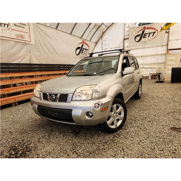 2006 NISSAN X-TRAIL, SILVER, 303604 KMS, FOUR WHEEL DRIVE. - D210684