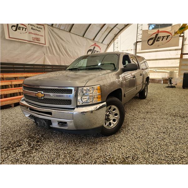 2012 CHEVROLET SILVERADO, GREY, 304975 KMS, FOUR WHEEL DRIVE. - D247668