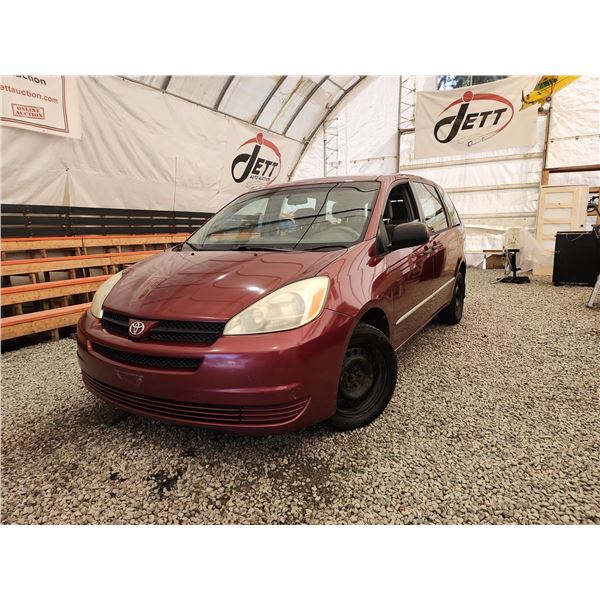 2004 TOYOTA SIENNA, RED, 351230 KMS, FRONT WHEEL DRIVE. - D210462