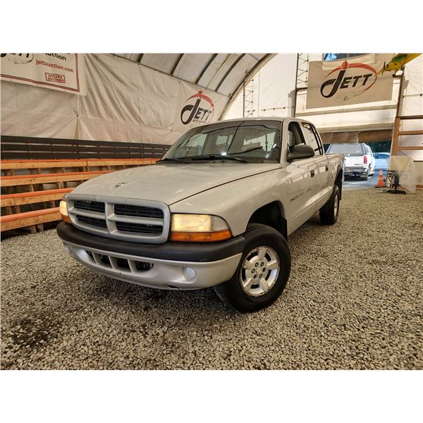 2002 DODGE DAKOTA, SILVER, 317094 KMS, 4X4. - B699077