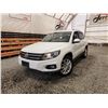 Image 1 : 2013 VW TIGUAN, WHITE, 274878 KMS, ALL WHEEL DRIVE. - D509490