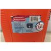 Image 7 : Rubbermaid 3 Gallon Water Jug + Coleman 30 Quart Cooler 