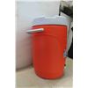Image 8 : Rubbermaid 3 Gallon Water Jug + Coleman 30 Quart Cooler 