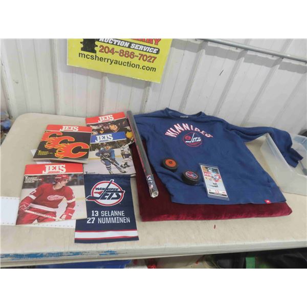 Vintage Winnipeg Jets Lot: 2XL Sweatshirts, Programs, 