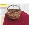 Image 5 : First Nations Cree Vintage Handmade Willow Basket 11'' 