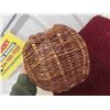 Image 7 : First Nations Cree Vintage Handmade Willow Basket 11'' 