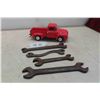 Image 1 : ERTL 1955 Ford F100 Pickup Truck, 4 Old Wrenches 