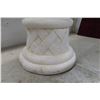 Image 3 : Pedestal 25" High