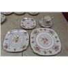 Image 8 : 50 Pieces Royal Albert Petite Point China 